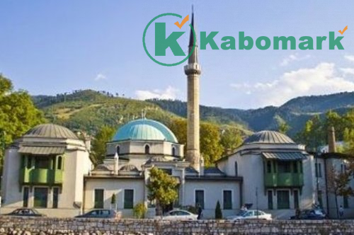 Islam in the Middle of Christianity